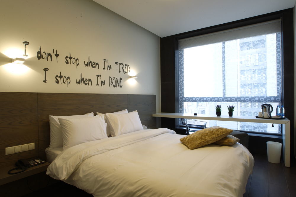 Three O Nine Hotel Beiroet Buitenkant foto